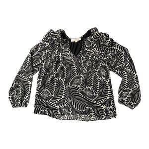 NWOT 🪩 Black and white patterned blouse